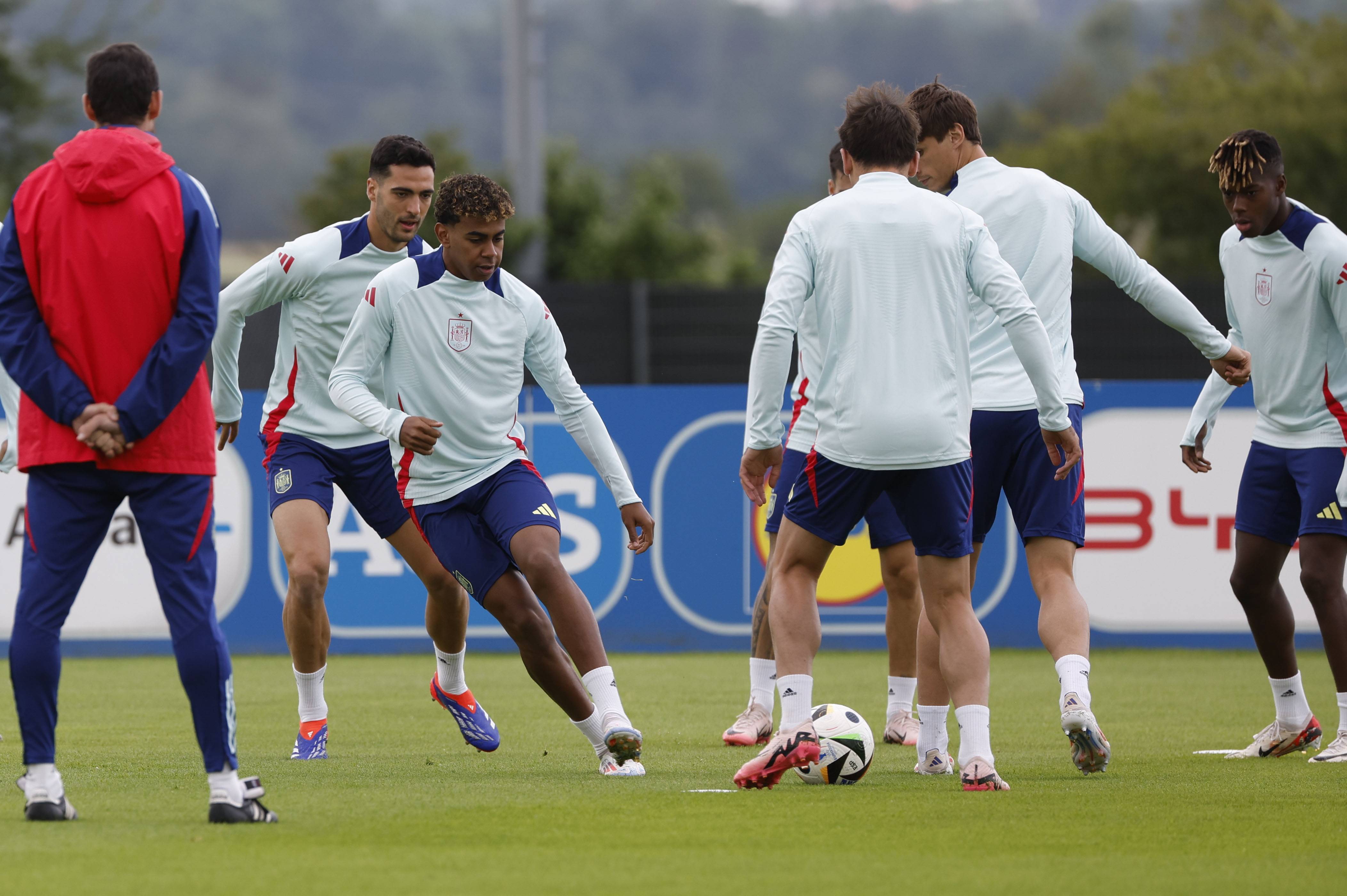 西班牙队在友谊赛踢出好表现 西班牙队在友谊赛踢出好表现