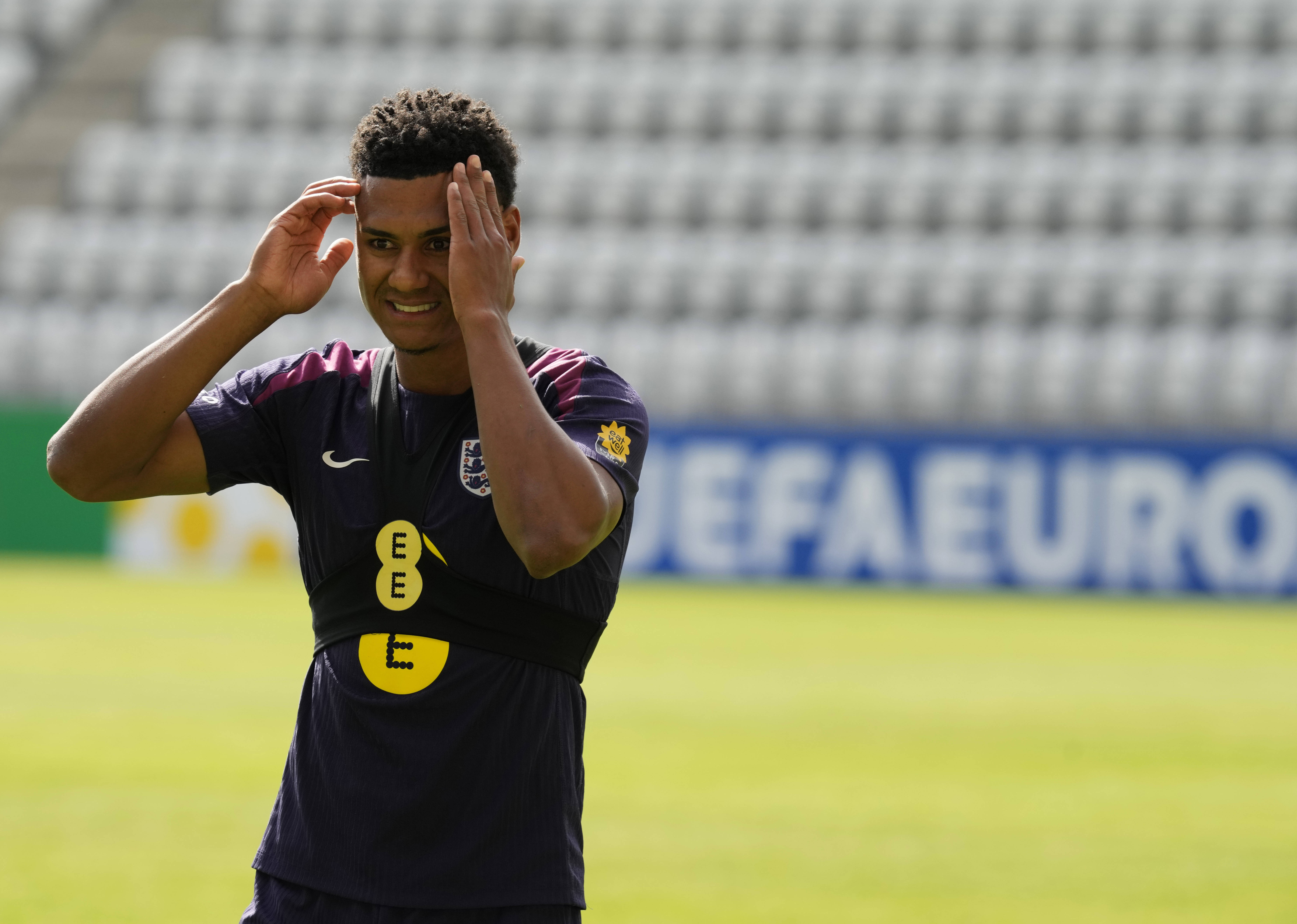 英格兰球员受伤将缺席下一场比赛的简单介绍 英格兰球员受伤将缺席下一场比赛的简单介绍