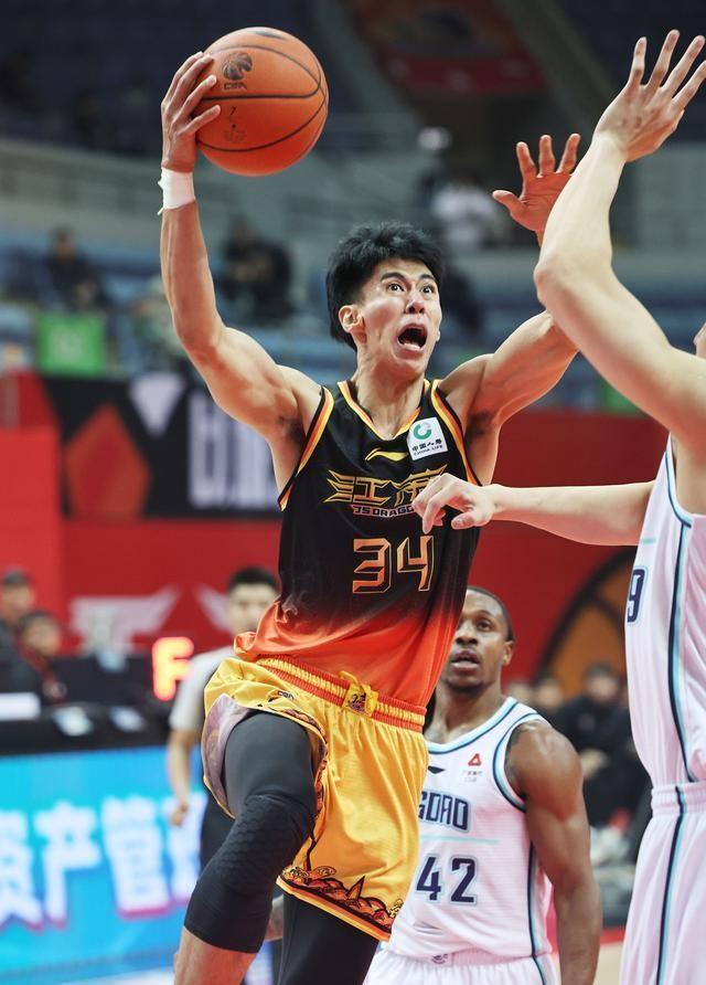 体育赛场上的风云变幻,球队展现实力 体育赛场上的风云变幻,球队展现实力