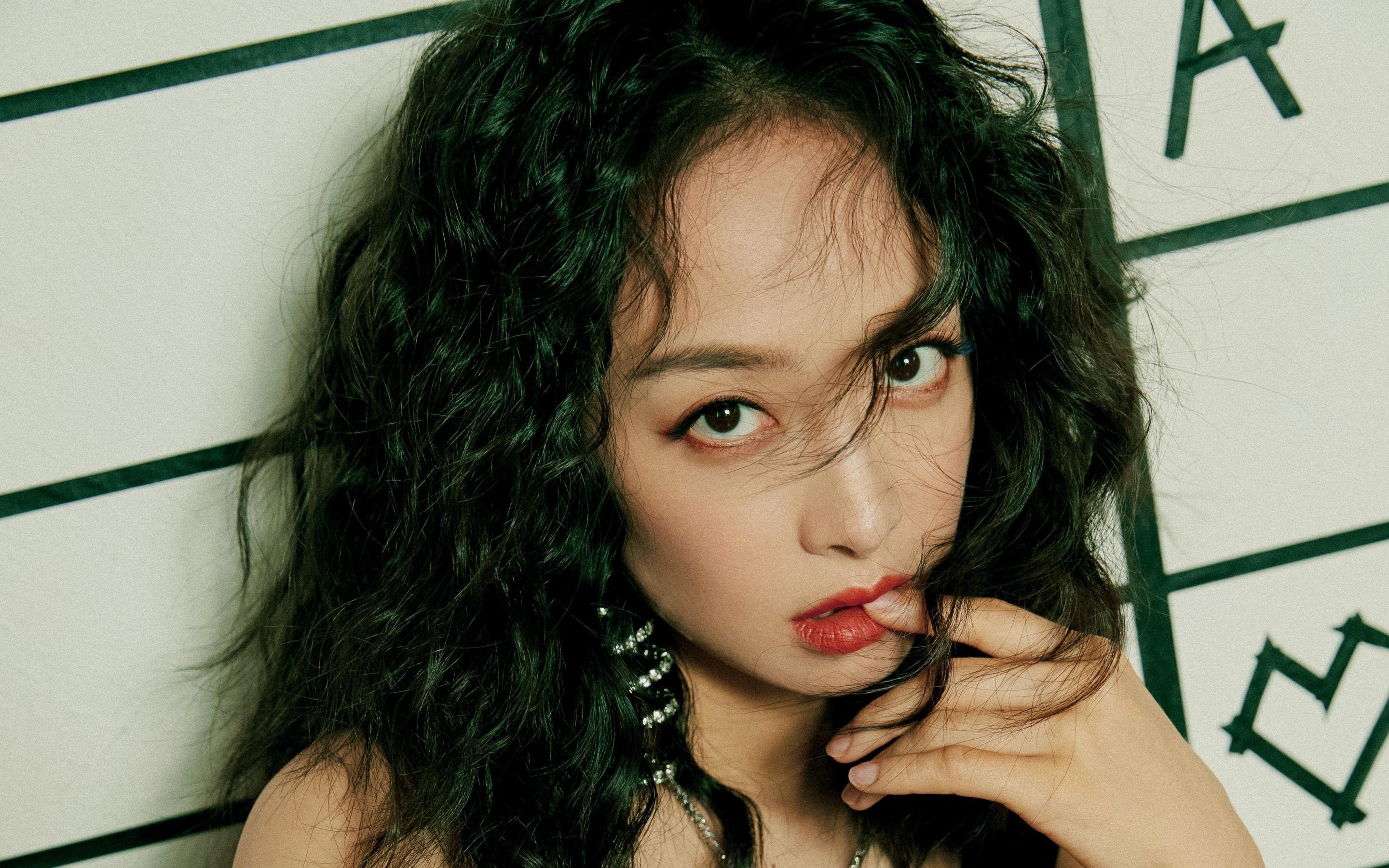 锁链与烈焰,凯尔特人窒息防守与布克绚烂表演的交响