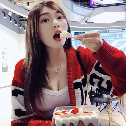 光影对决，绿茵上的双面叙事