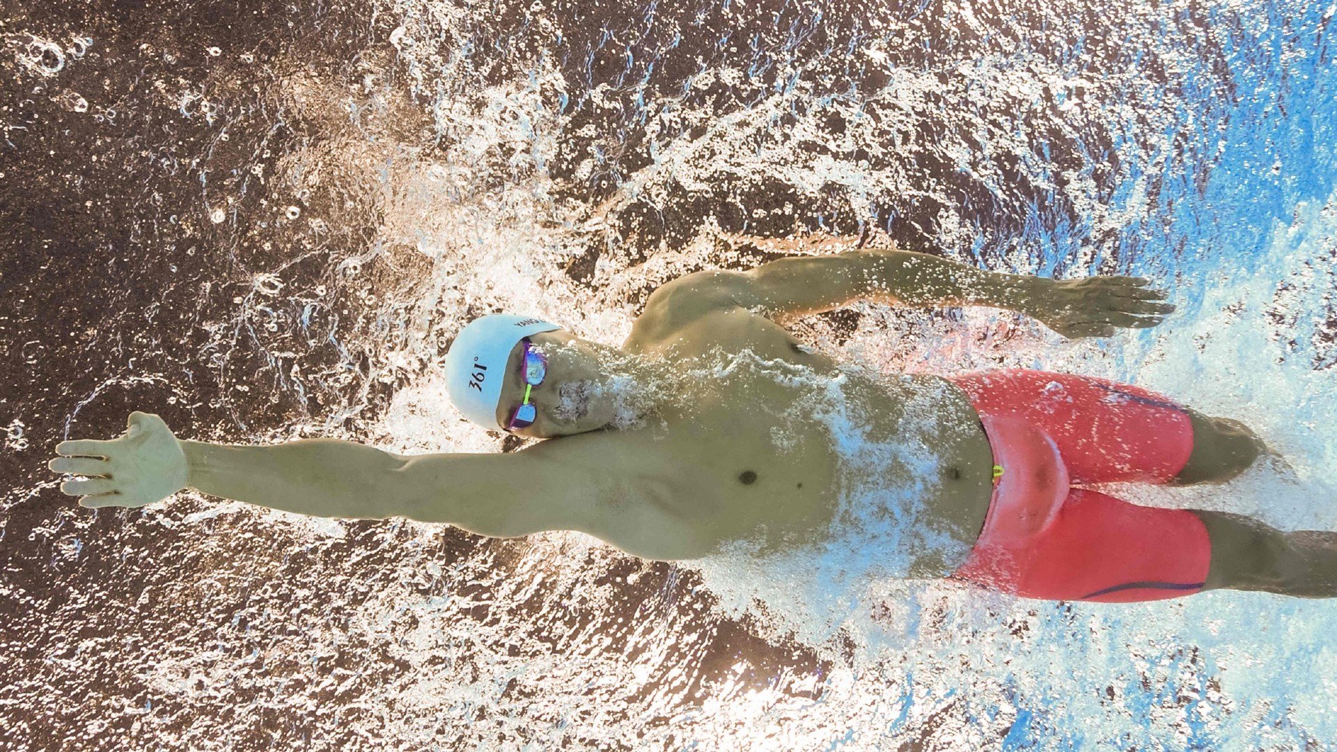 速度与诗，当马克西将F1街道赛之夜变成个人交响曲