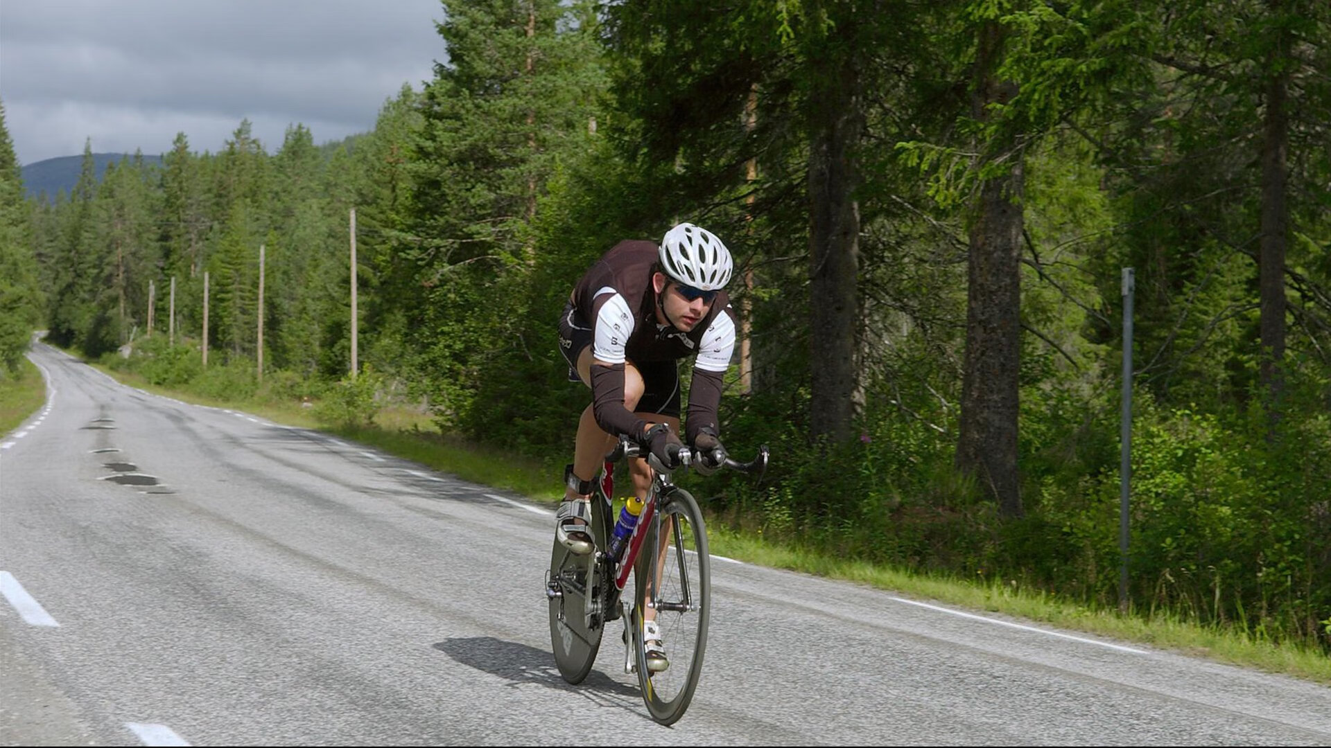 单枪匹马，尊严之战，阿坎吉如何代表一个国家的意志对抗豪门拜仁